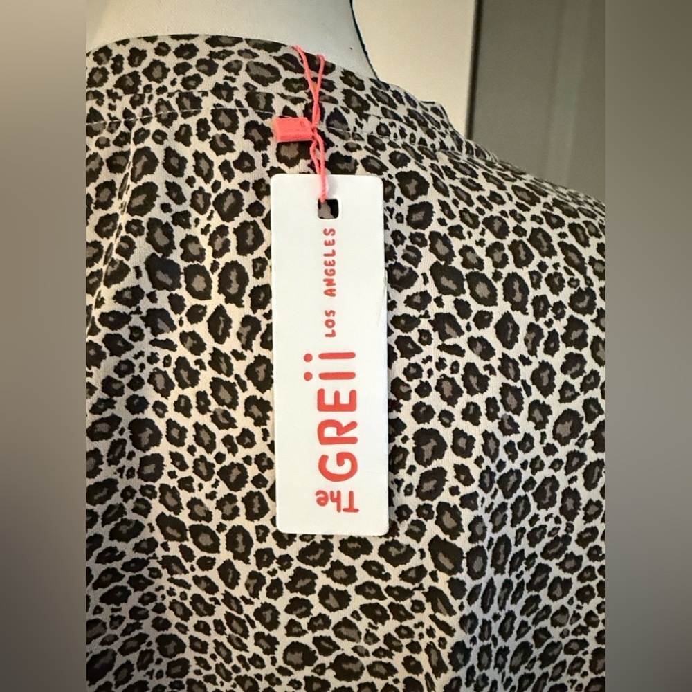 The GREII ladies, leopard print crewneck flowy sleeves, medium NWT - Picture 8 of 14